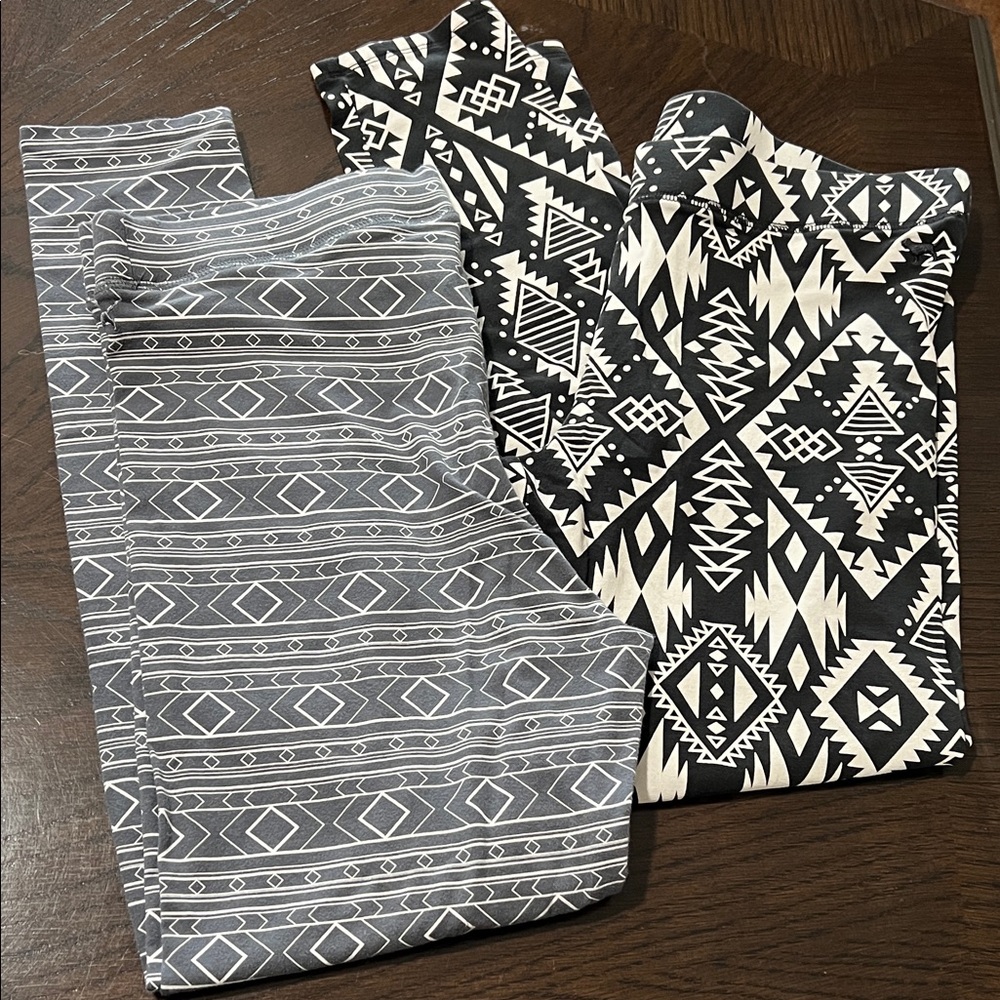 PINK Victoria's Secret Black and White Patterned Leggings